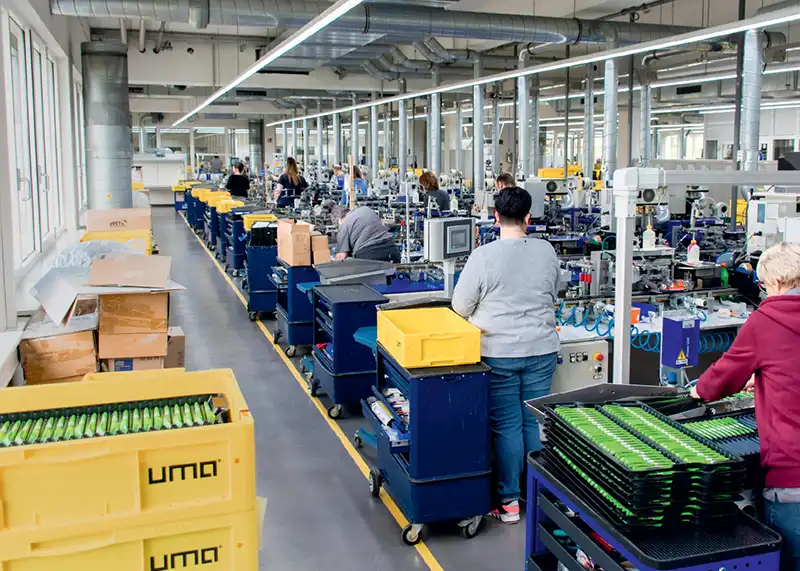 UMA Szeroki asortyment produktów oraz nowoczesne techniki wykończeniowe gwarantują idealne rozwiązanie dla każdego klienta.