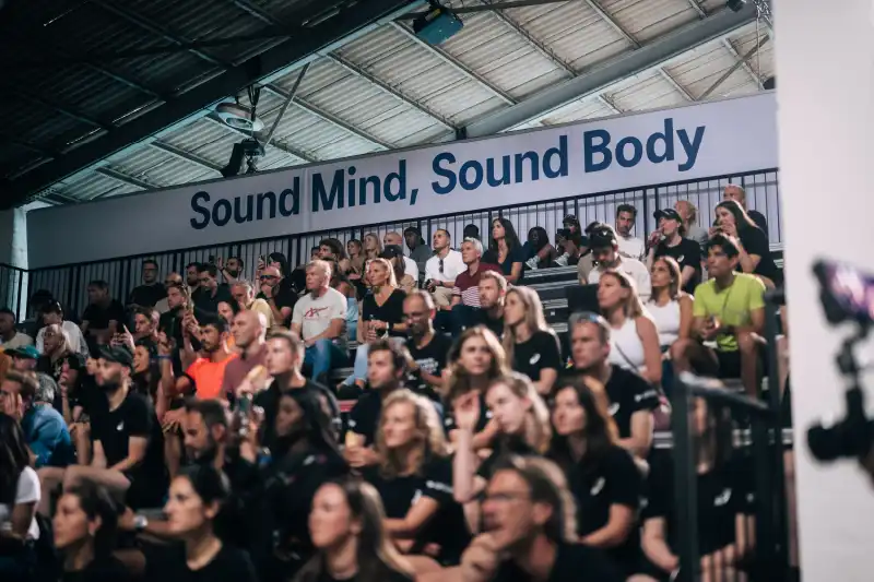 ASICS Filozofia marki Sound Mind Sound Body oznacza W zdrowym ciele zdrowy duch.