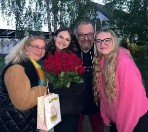 EBK Reklama Rodzina Dobrowolskich od lewej Beata – założycielka EBK, córka Aleksandra, mąż Marek, córka Natalia.