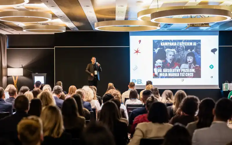 Paweł Białas Wystąpienie o narzędziach AI w marketingu podczas EKG Reklamy 2025