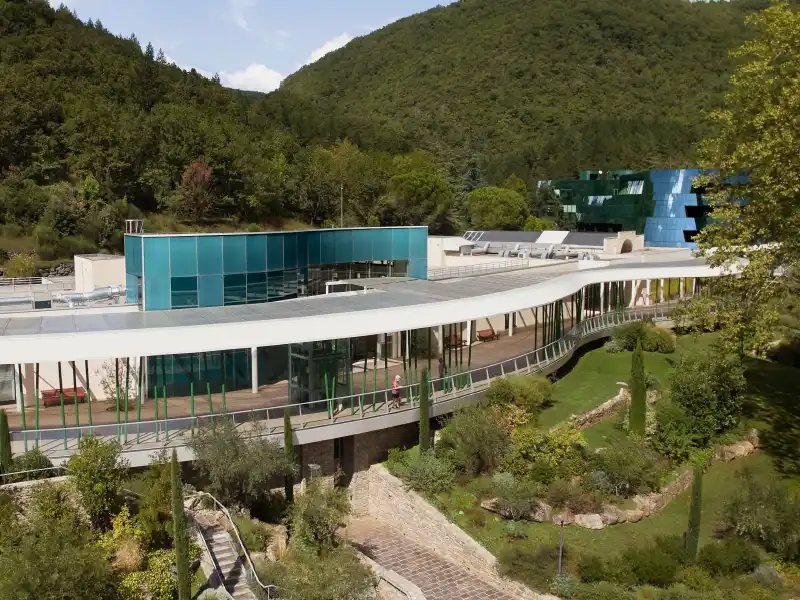 AVÈNE Centrum Hydroterapii Avène w południowej Francji kiedyś i dziś