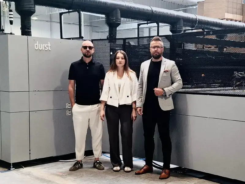 Z offsetu do cyfry w dwa tygodnie. Jak SOLIDBOX i LFP Industrial Solutions wdrożyli technologię Durst i przyspieszyli produkcję POS