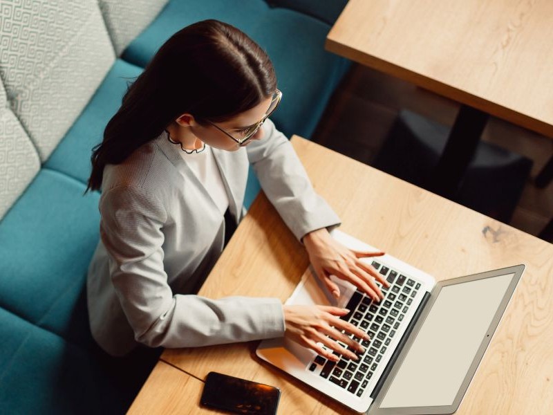 Badanie Canon: Transformacja polskich biur. Jak firmy dostosowują się do hybrydowego środowiska pracy?